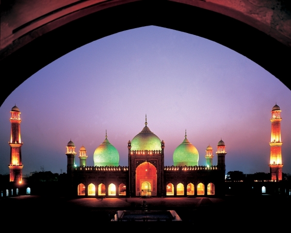 Photograph Victor Romero Mosque Lahore Pakistan on One Eyeland